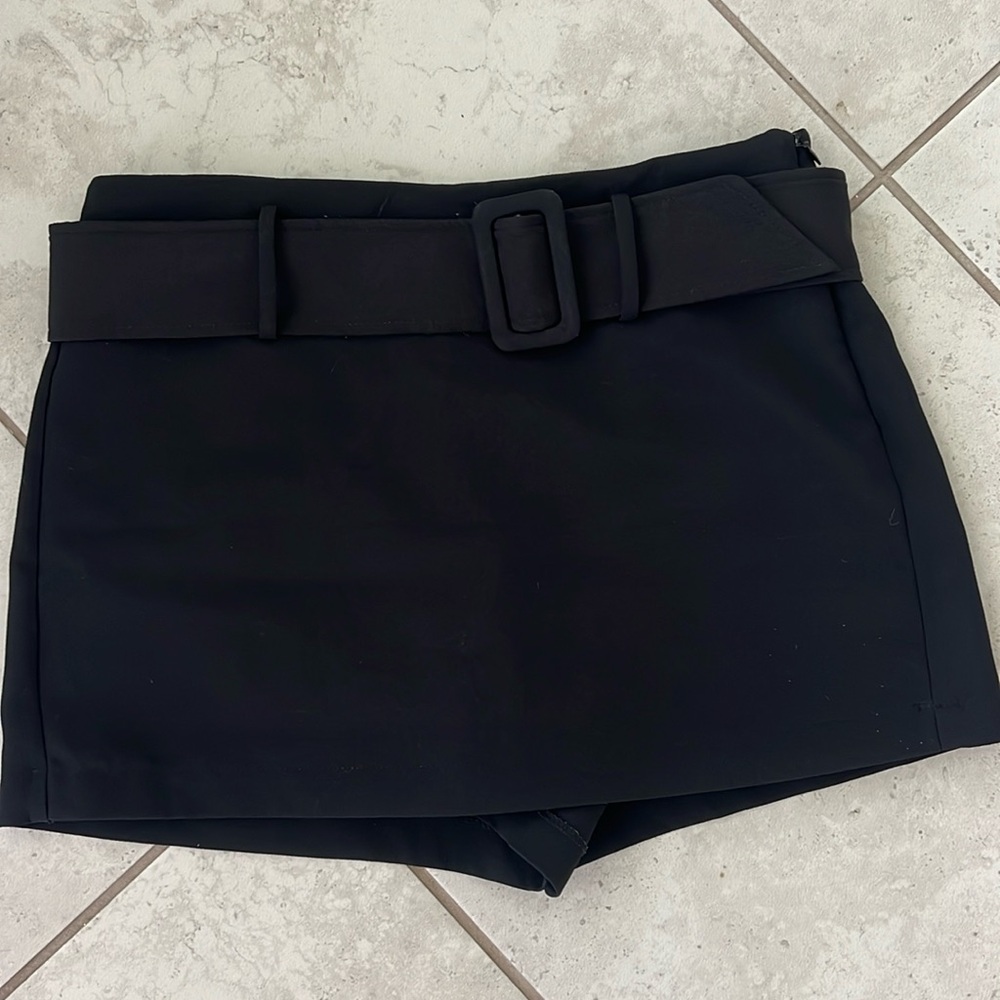 Black Skort. Zara. Size m